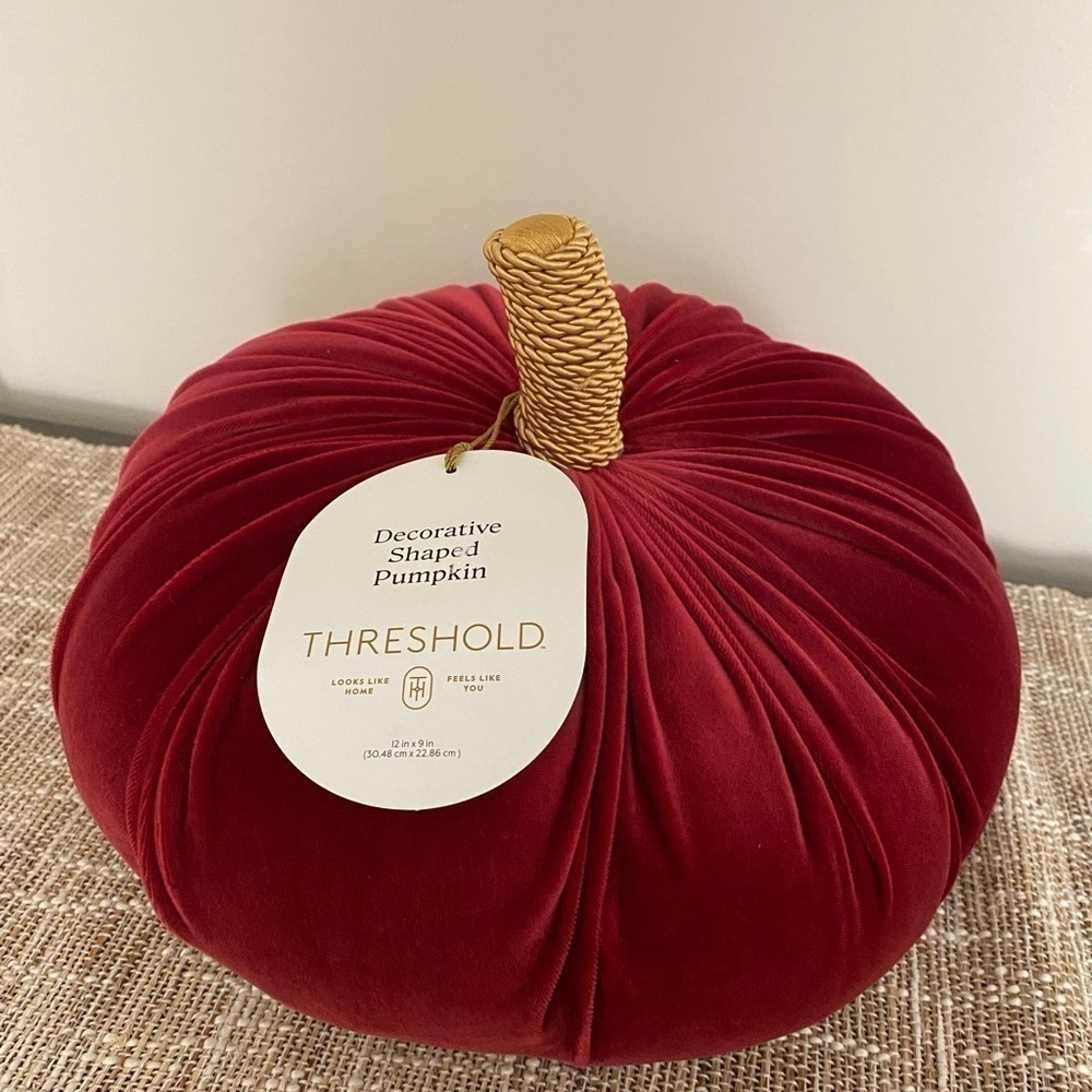 NWT THRESHOLD VELVET PUMPKIN THROW PILLOW RED MERLOT